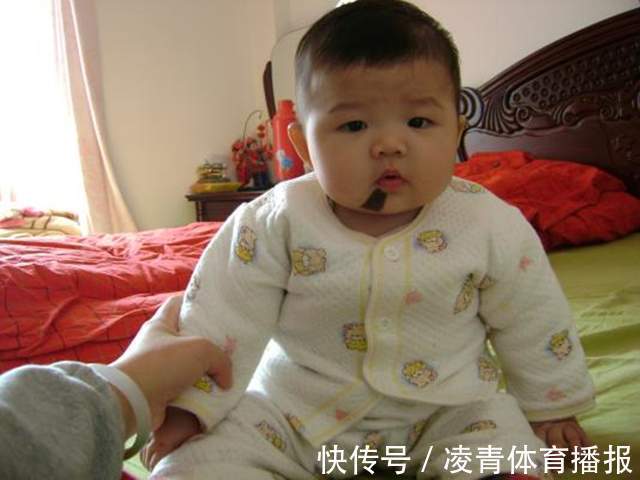 检查|6月龄宝宝会有以下“本领”,如果不达标,建议家长做个全面检查