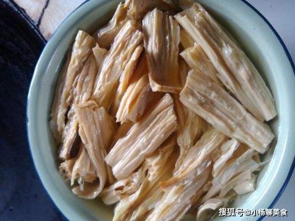 腐竹|泡腐竹，千万不要只加水！学会这2个诀窍，腐竹吃起来又嫩又滑