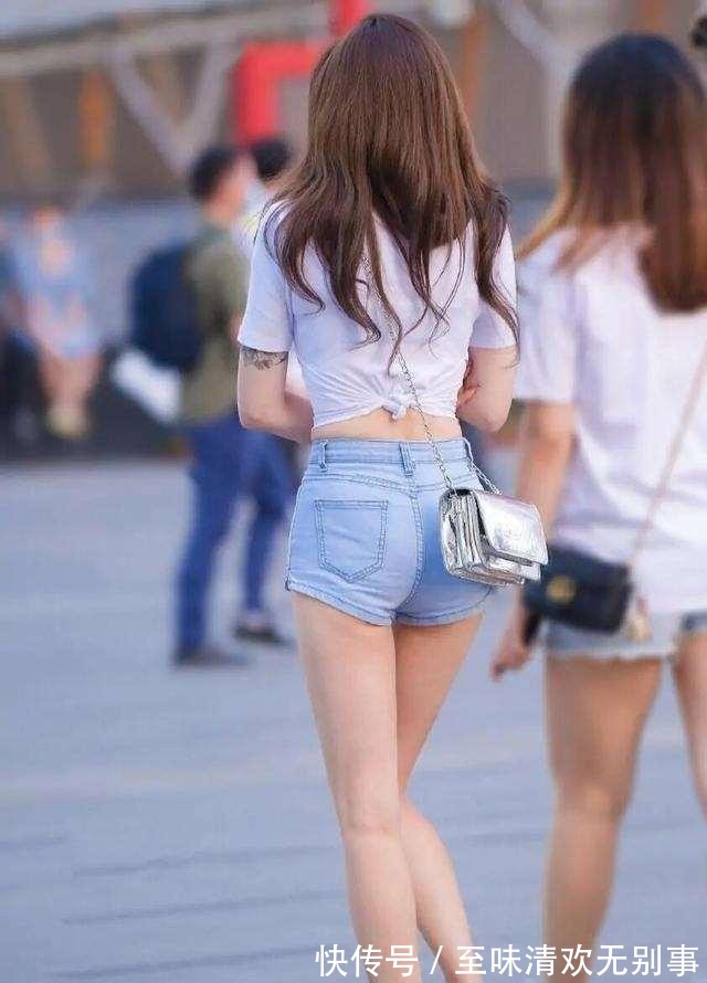 肩带 高贵优雅的瑜伽裤装扮更添清纯美感,显得腿长脚小,富有质感