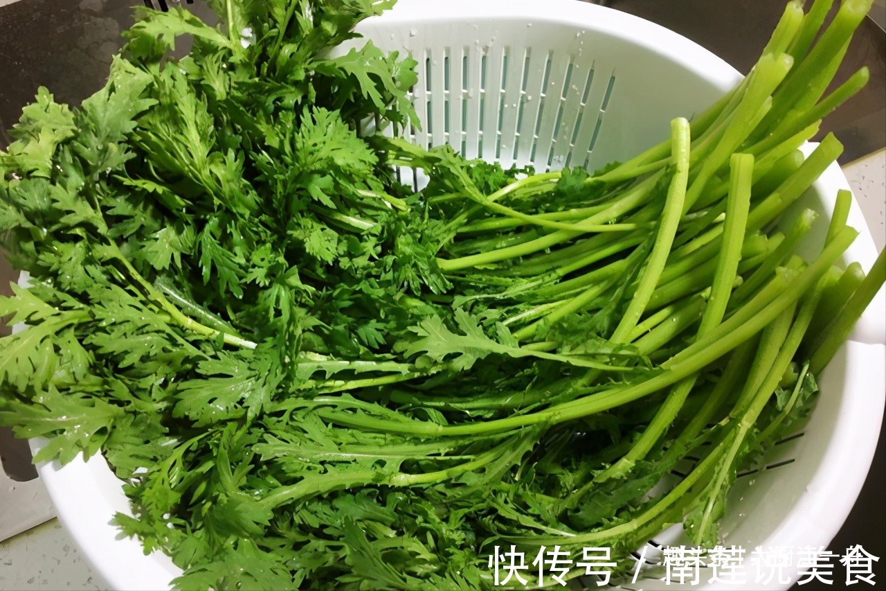 案板|失眠要多吃这道菜，做法简单营养美味，再也不怕睡不着觉了