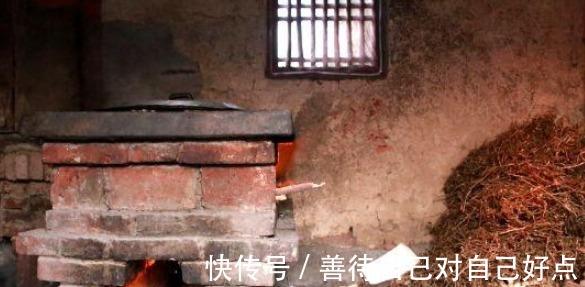 下联|姑娘上联“早上烧草做早饭”,秀才出下联,让姑娘害羞,绝配!