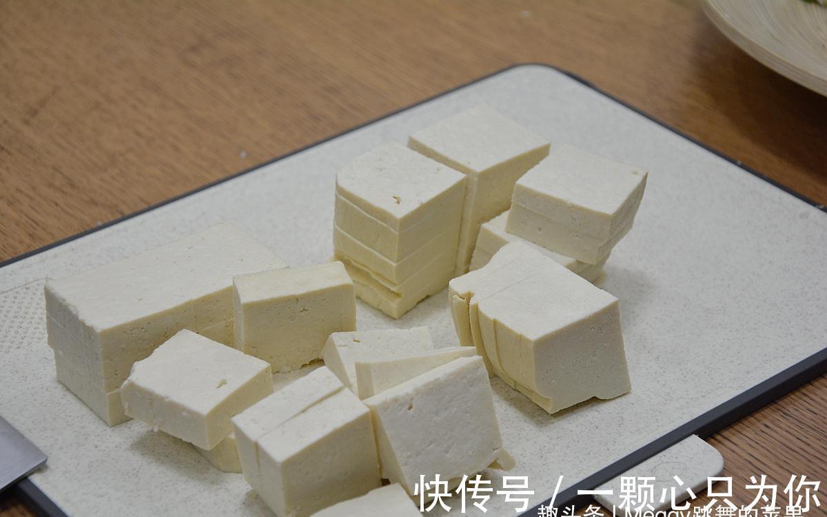 天冷特爱一道白菜豆腐,菜嫩汤鲜百吃不厌,上班族回家轻松做