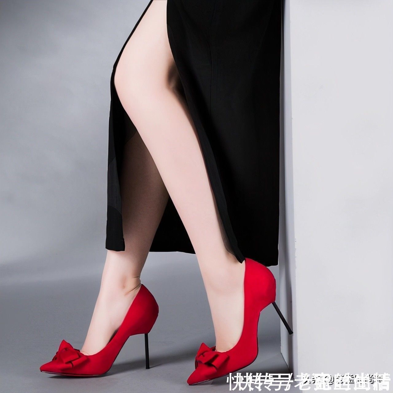 大气 谁说红色高跟鞋只能结婚穿?今年巨流行这样,耀眼却不张扬