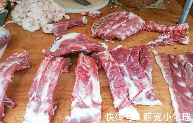 谨记|买排骨要懂得挑选技巧，谨记不要图便宜，遇到这几种扭头走就对了