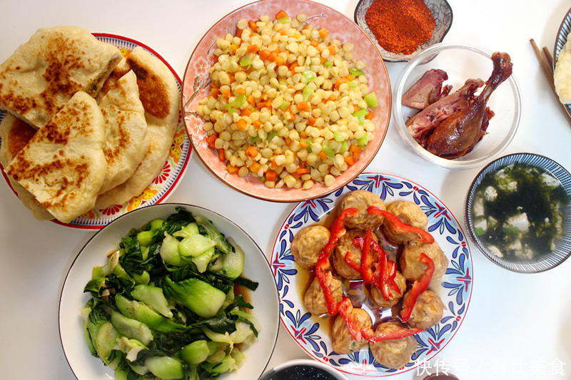 两口子的晚餐,每天3个菜伙食费才30多,荤素搭配,吃得香