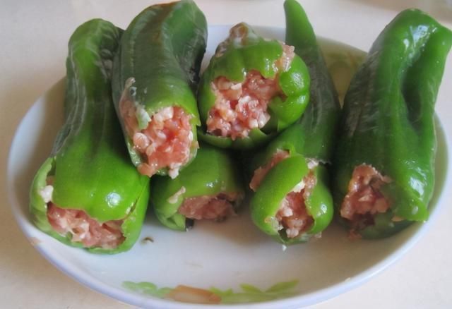 猪肉|冬天,这菜是个宝,维C比橙子还高,酿猪肉煎一煎,开胃更暖身