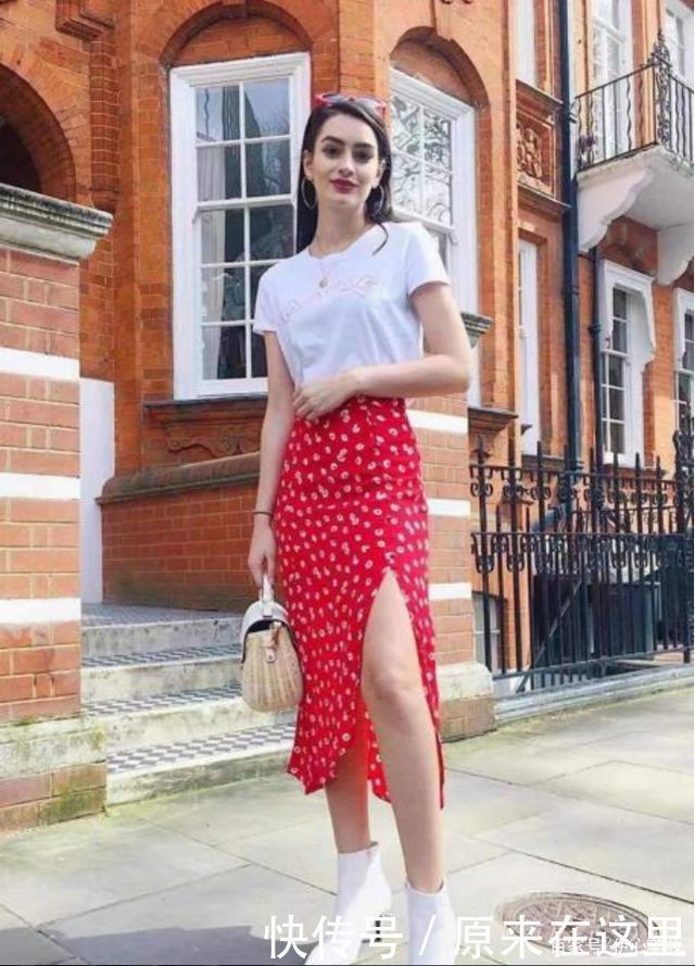 最近火了一种新穿法叫“上短下长”,时髦显腿长,明星都爱穿