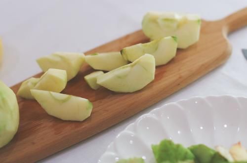 黏稠|苹果果酱黏稠甜香，果肉丰富，自己做的无色素无添加剂，安全放心