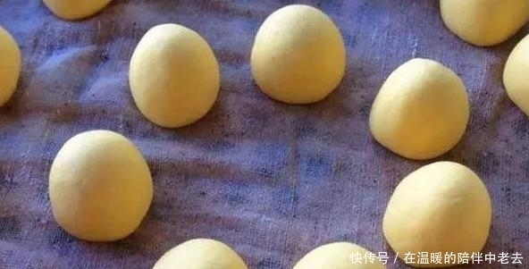 做玉米面馒头，牢记1个窍门，馒头香软不粗糙，比白面馒头更好吃
