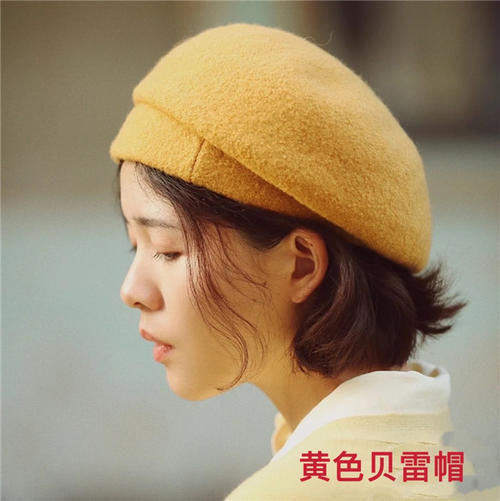 过年流行的“姨妈色”大衣，配上这3种颜色内搭，气质显白更高级