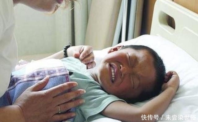 医生|10岁男孩患肠癌,这三类食物进“黑名单”,医生建议别给孩子吃