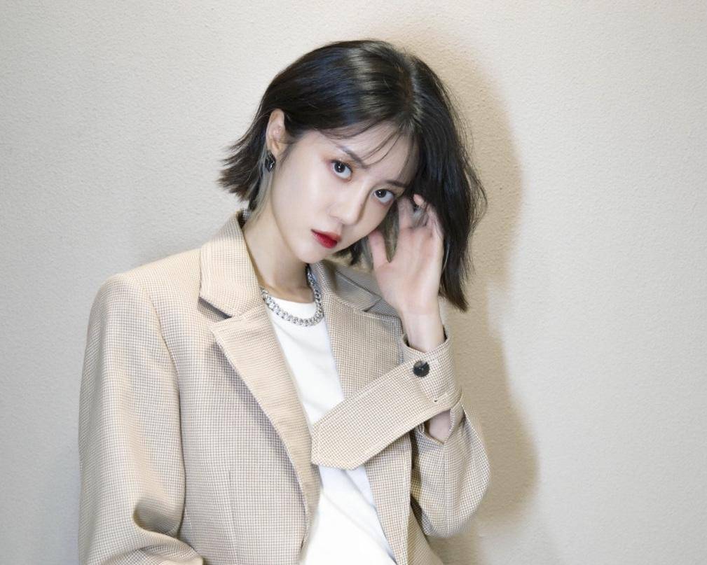 任敏|離開楊冪2年后，她與昔日同事同臺PK，卻被指成“背景板”