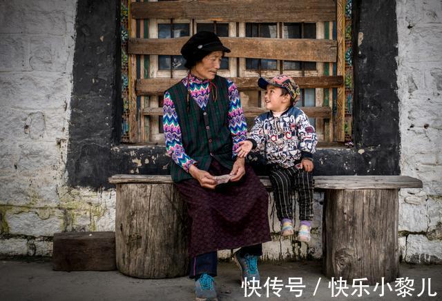 姥姥|姥姥带娃现象成常态,背后藏着“心理偏心”,不怪奶奶不愿带