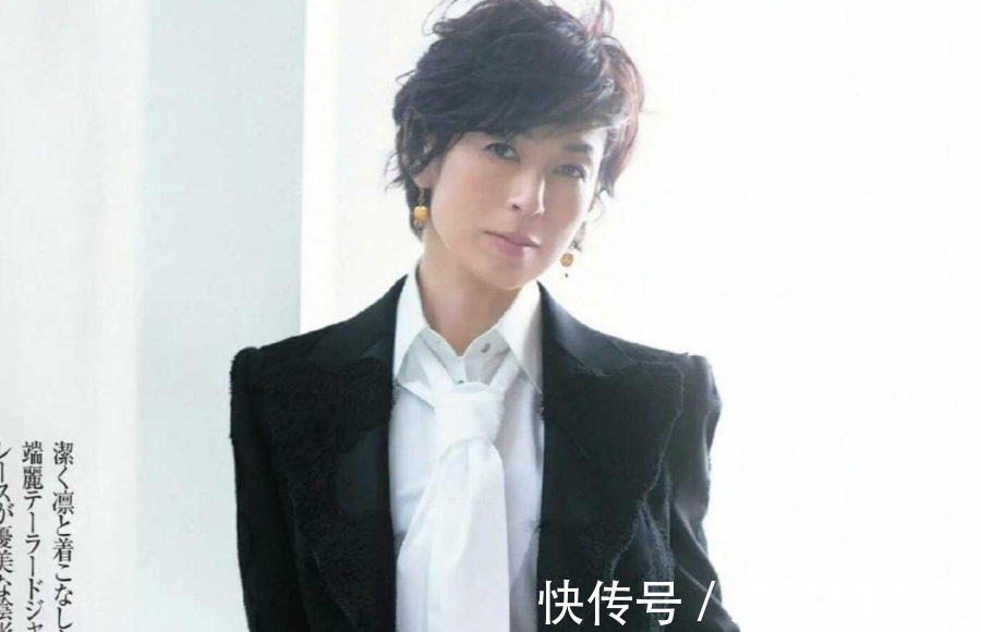 减龄 四五十岁的女性换发型,与其为了减龄去装嫩,不如优雅知性显高级