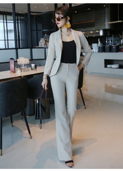 高跟鞋 都市白领修身职业装打扮气质端庄,提升你的职场魅力