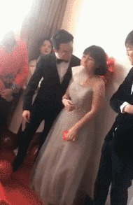 |搞笑GIF：是谁说喜欢苗条的妹子 你们看看这位美女怎么样？