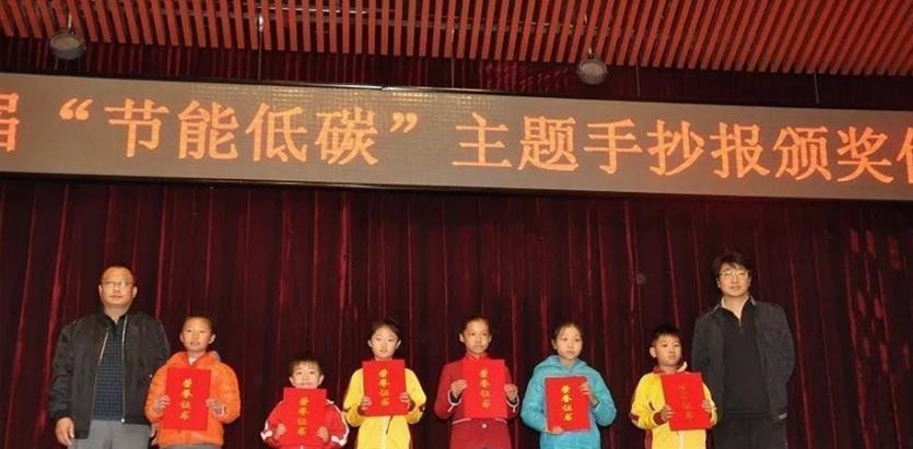 家长|“班费怎么收这么多”,孩子交了天价班费,却拿去给老师买项链了