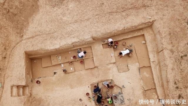 雕塑|法国挖出“抽象女神”,考古学家:2万年前的“人体模特”