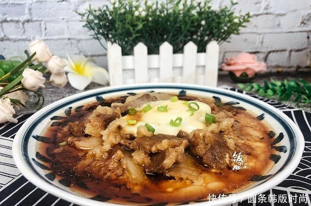 五花肉|五花肉别红烧了,加酱油腌一晚上,再加个鸡蛋上锅蒸,好吃不油腻