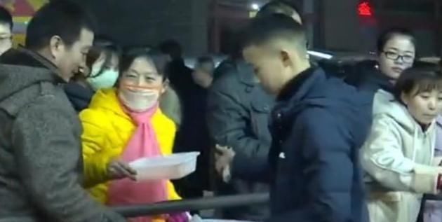 孩子|“商业鬼才”初中生,摆地摊8天赚2万元,网友:经济头脑让人佩服