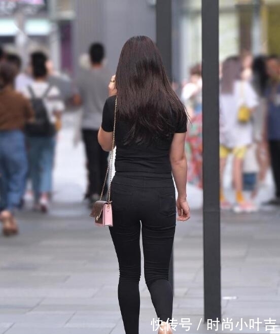 匀称|微胖女孩也可以更美,简约修身的穿搭让造型轻松美起来