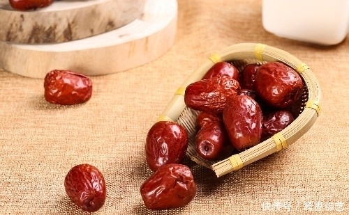 零食|女性不想早衰,4种零食不妨多吃点,助你保养卵巢,更显年轻