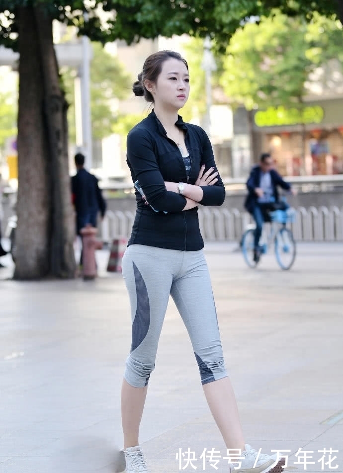  苗条|街拍：花枝招展的小姐姐，性感时尚苗条曼妙性感！