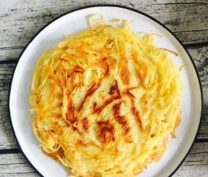 不腻|孩子早餐就馋这饼,一个土豆俩鸡蛋,10分钟就出锅,天天吃都不腻