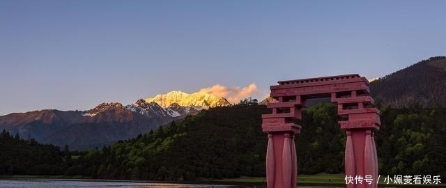 海拔落差几千米，这个同时拥有雪山和林海的小城，此刻正漫山桃花