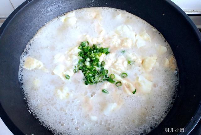 八十岁的姥姥早餐最爱这口汤,经济实惠有营养,网友:长寿有道理