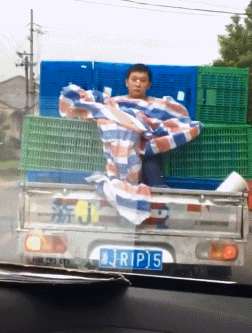 |搞笑gif:女朋友今天送了我个这东西,请问啥意思?