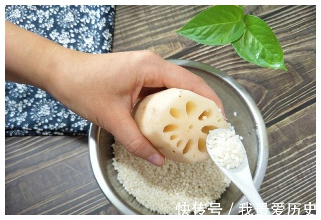 糯米藕|莲藕别总炒着吃了，教你做成红糖糯米藕，软糯鲜香，全家爱吃