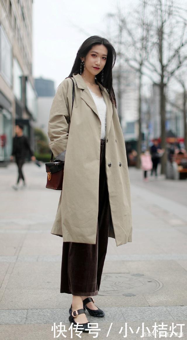 还穿什么牛仔裤这条“绒绒裤”才是深秋扛把子，高级时髦又显贵