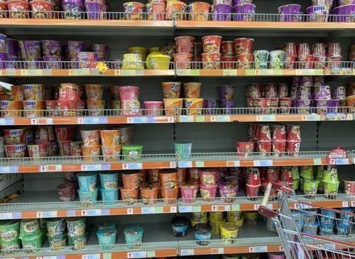 泡面|方便面的面饼上,设有这个“小套路”,程序员难怪总是吃不饱