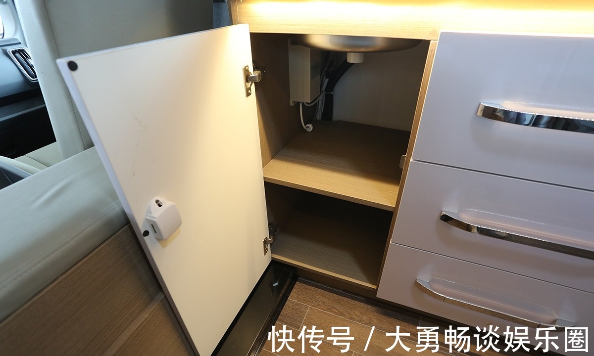 电磁炉|美景美家卡居一号发布,平头大额头房车,通舱设计是亮点
