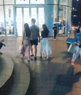 |搞笑GIF段子：妹子学会搞笑了，只不过没啥新创意