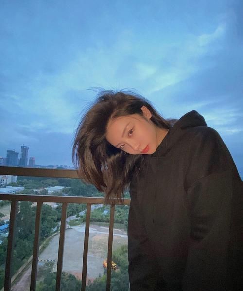 赵小棠穿豹纹短裙加大背头,满满的御姐范儿,没想到身材这么好!