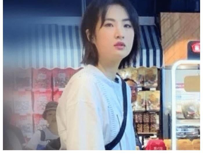 路透社|《中餐厅5》路透:丁真姚安娜去超市购物,姚安娜被是素人气质!