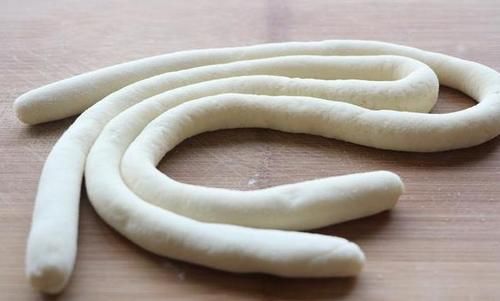 比肉还好吃的土豆面，挤成小鱼炒着吃，既是主食也是菜