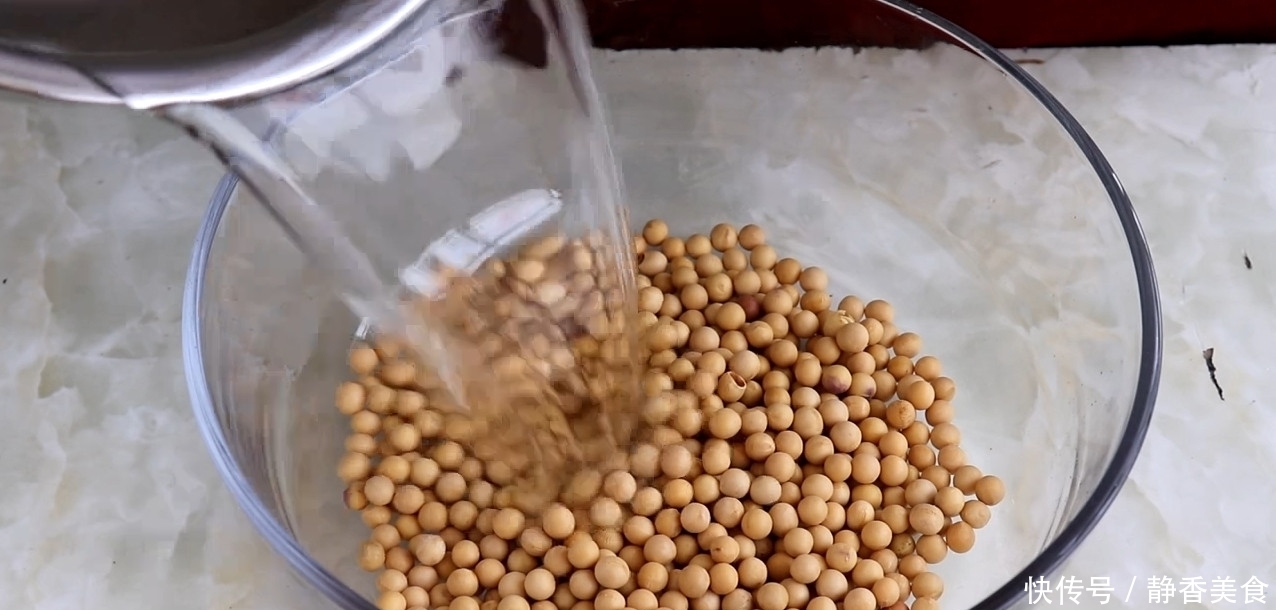 黄豆别再打豆浆了，教你一个更营养的做法，香辣开胃下饭，超好吃