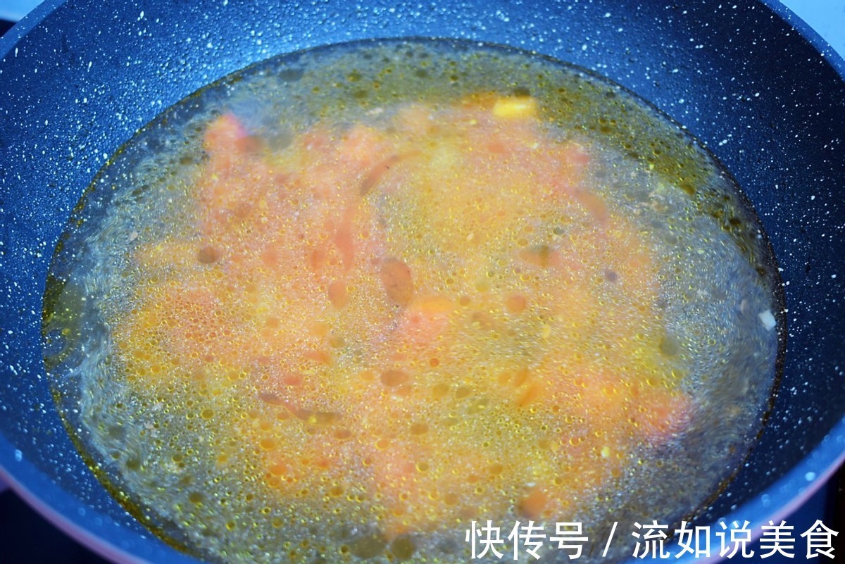 餐桌上不能少了汤,番茄搭配豆腐,酸爽又开胃