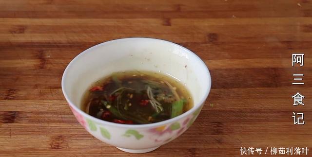 解馋|菠菜吃了30年,还是这样做最解馋,我家一周吃7次,开胃又下饭!