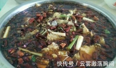 老板图省钱, 让大家来家里聚会, 上菜后, 同事说撑死也要吃完!