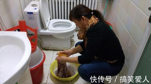 细菌|干净奶奶每天给宝宝换洗衣物,却依旧“脏”出疹子,宝妈气到发火
