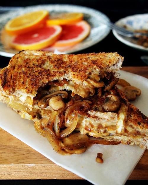 12道油煎出来的特色菜，看着就很有食欲，吃起来鲜香可口回味无穷