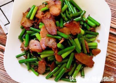 炒腊肉时，不要切好就炒，学会多做3步，腊肉鲜香入味，口感特好