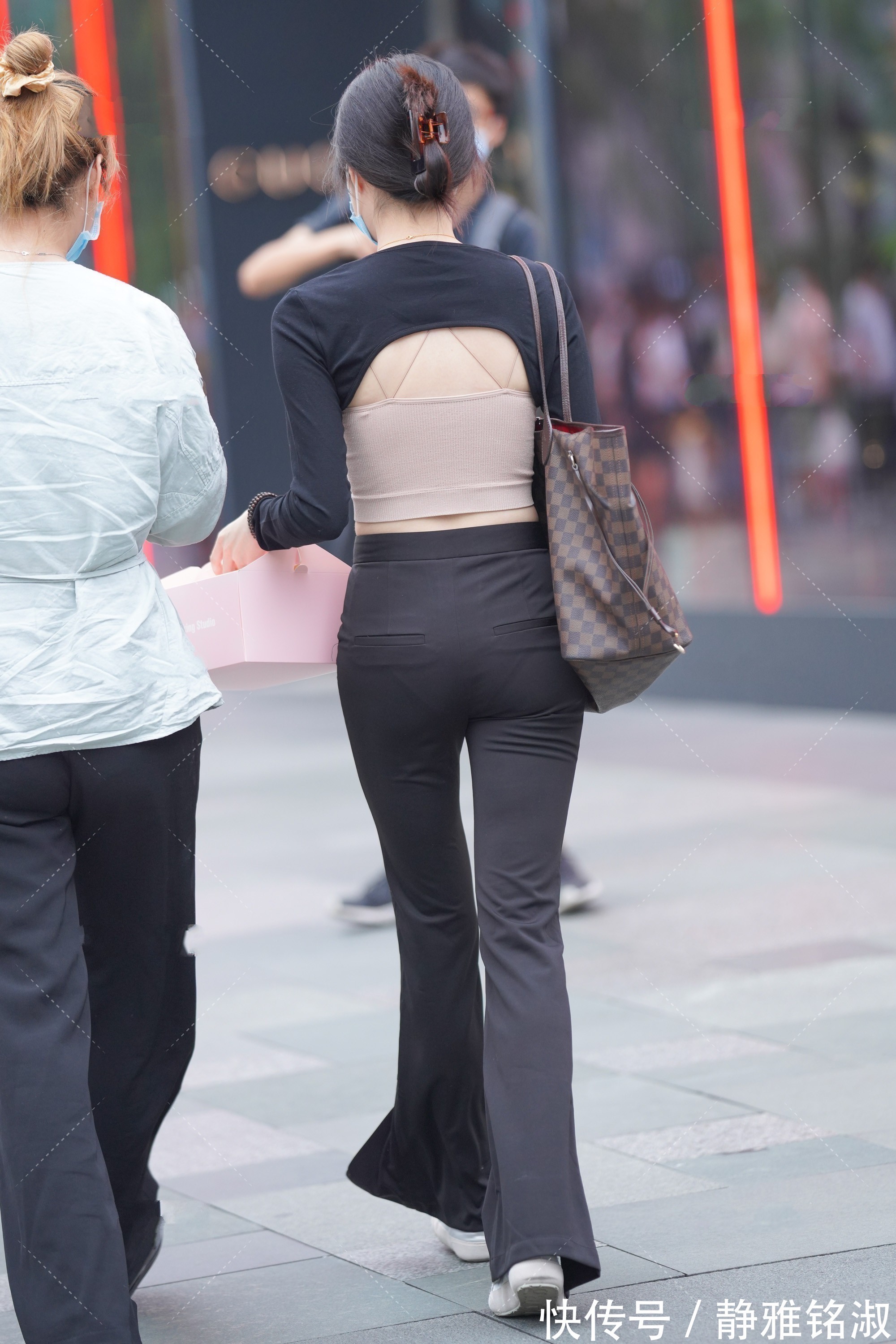 高级感|叠穿的技巧高级感十足, 简单的颜色也具有时尚范儿