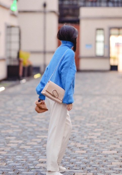 小姐姐 基础款毛衣怎么穿出高级感?看看这些保暖舒适的穿搭,精致洋气