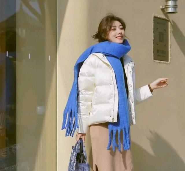 女人 精致的女人不需要扮嫩,身着优雅的裙装穿搭,温柔高级又不显老