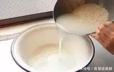 毛巾用久了又黄又臭又滑，聪明人用这个方法，保准洗完跟新的一样